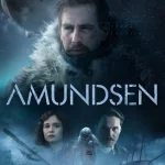 Bildet viser en mann, og i bakgrunnen ser vi to andre