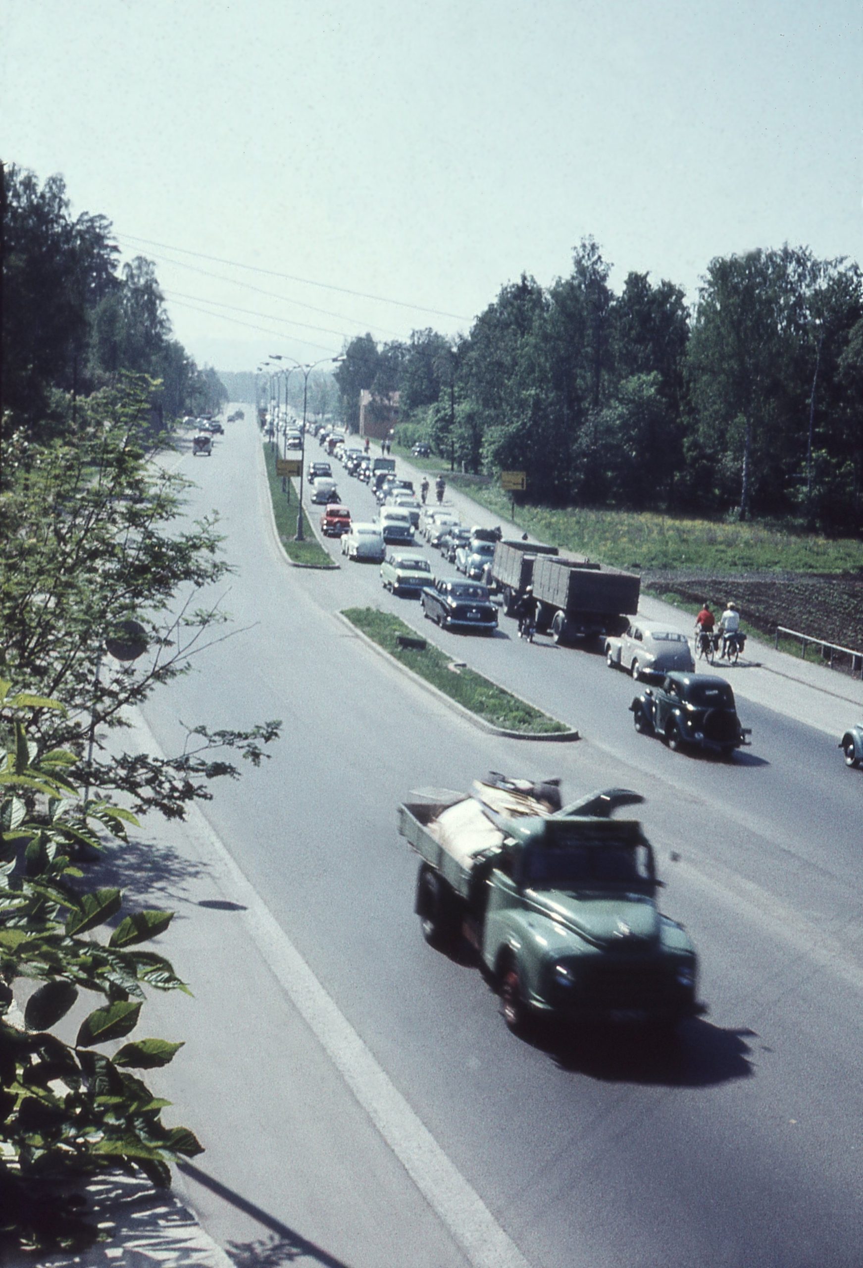 Fotografi av biltrafikk på Drammensveien 1960