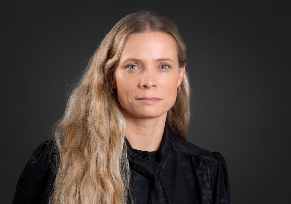 Bildet viser en forfatter