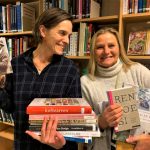Strikk og lyrikk på Høvik. Nini Karine og Anne Katrine