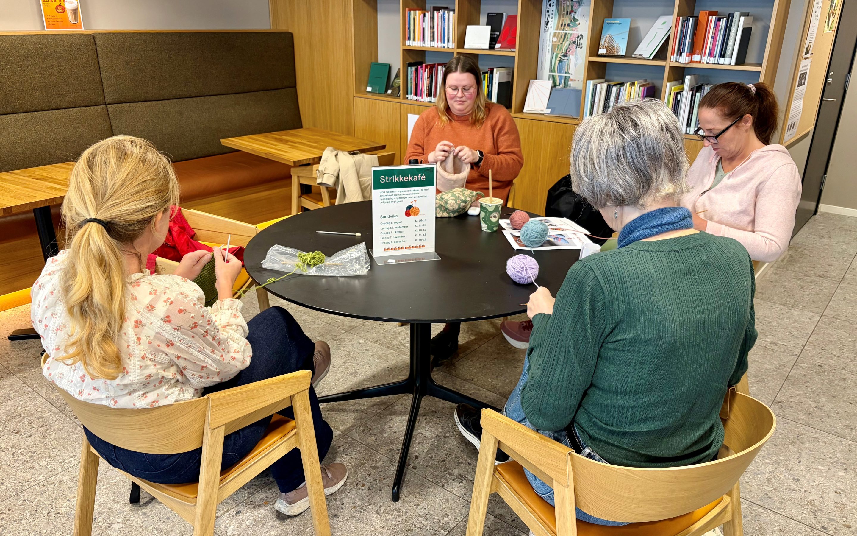 Strikkekafé på biblioteket